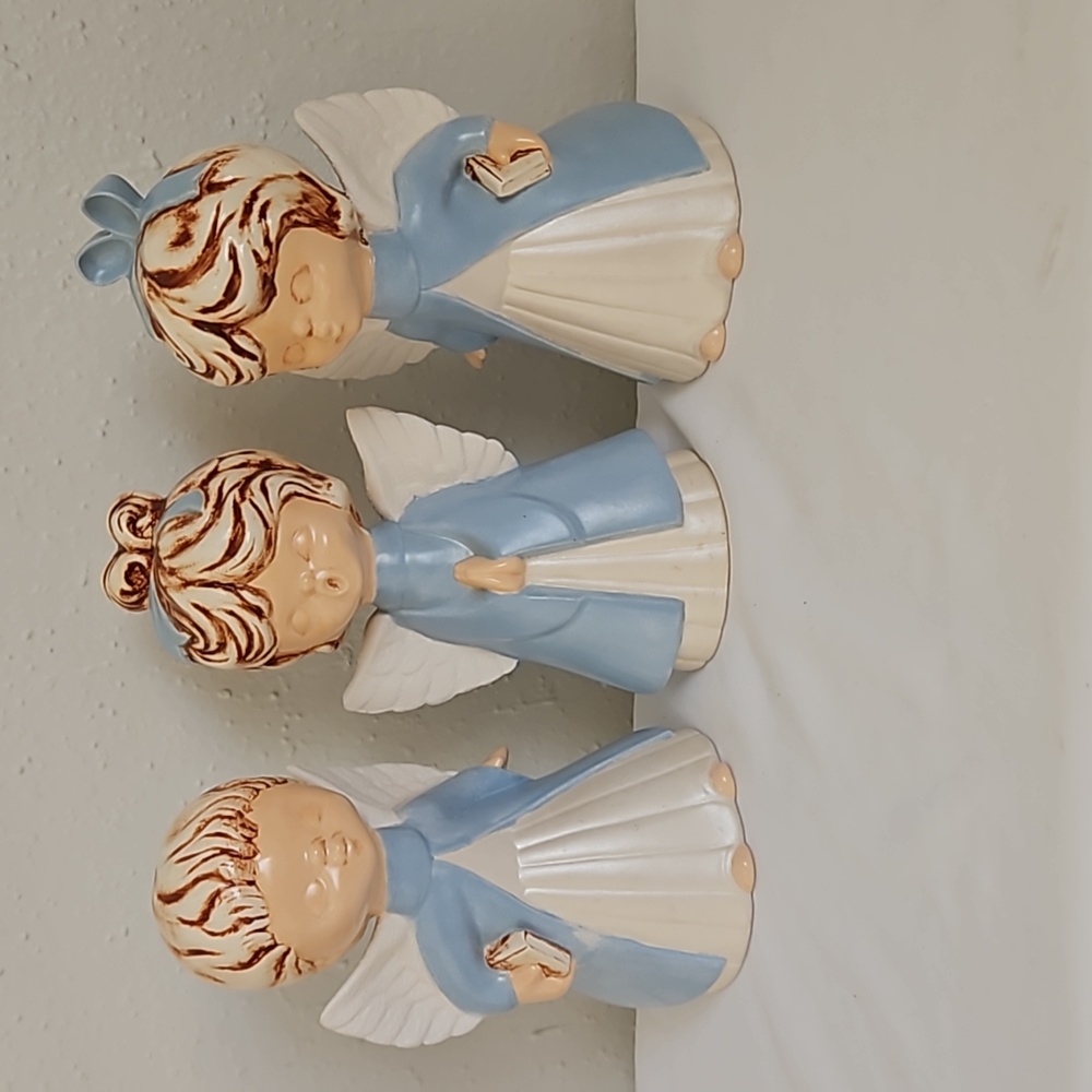 Kissing Angel  ( with a chaperon)